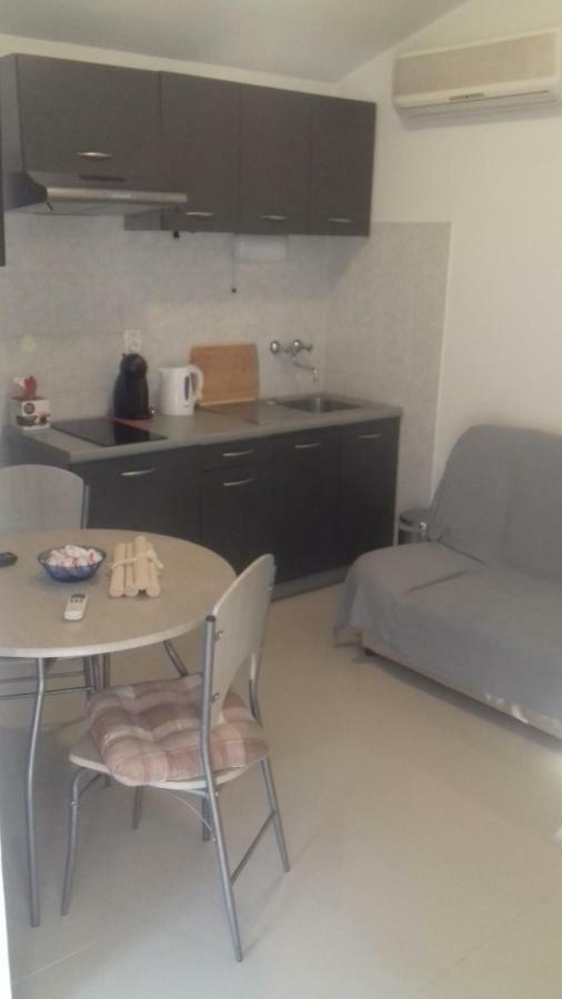 Tili Apartment Pula Ngoại thất bức ảnh