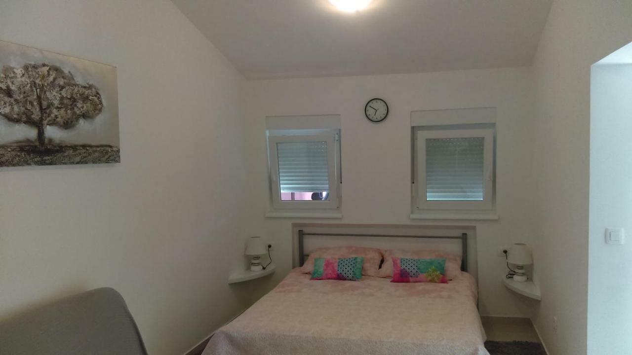 Tili Apartment Pula Ngoại thất bức ảnh
