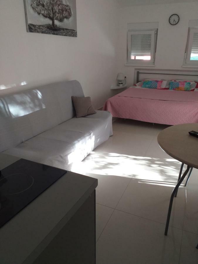 Tili Apartment Pula Ngoại thất bức ảnh